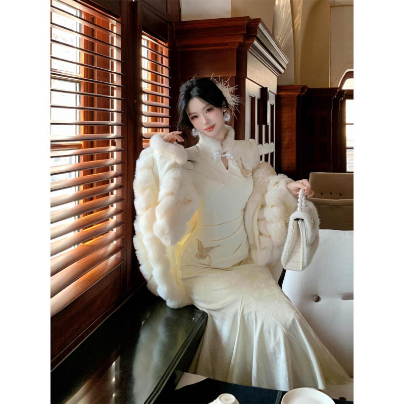 Rochie Lejoni cu siluetă fishtail cheongsam, mâneci lungi, guler ciupercă, țesătură plasă, primăvara 2025