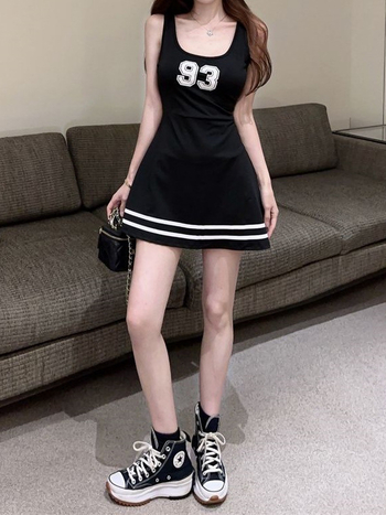 Rochie A-line fără mâneci, cu bretele, cusături îmbinate și imprimeu, fără spate, talie reglabilă, poliester