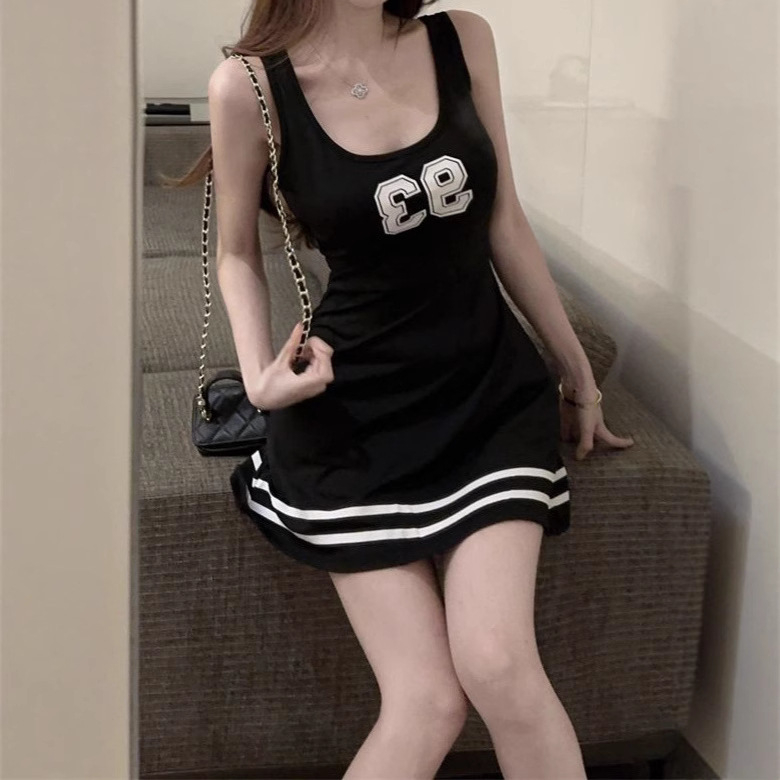 Rochie A-line fără mâneci, cu bretele, cusături îmbinate și imprimeu, fără spate, talie reglabilă, poliester