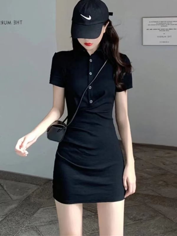 Rochie din poliester cu guler polo, talie înaltă, mâneci scurte și siluetă cu fustă pe șolduri