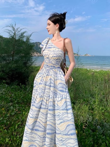 Rochie cu umăr înclinat, talie înaltă, lungă, imprimeu geometric