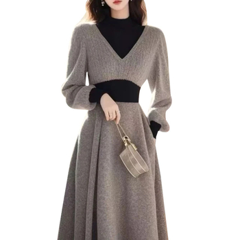 Haljina od poliester materijala s polo ovratnikom, A-linijski kroj, srednja duljina