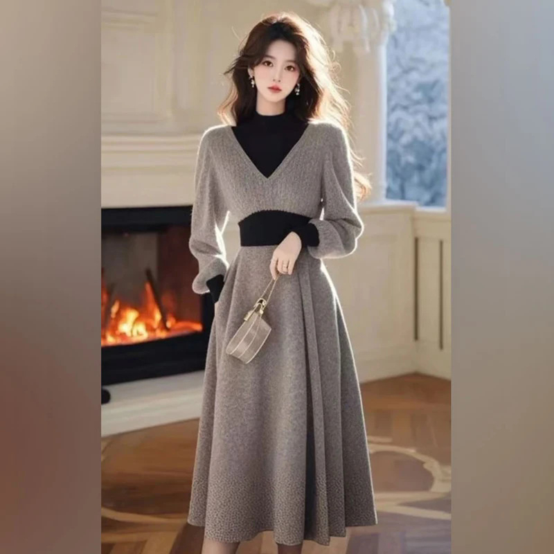 Haljina od poliester materijala s polo ovratnikom, A-linijski kroj, srednja duljina