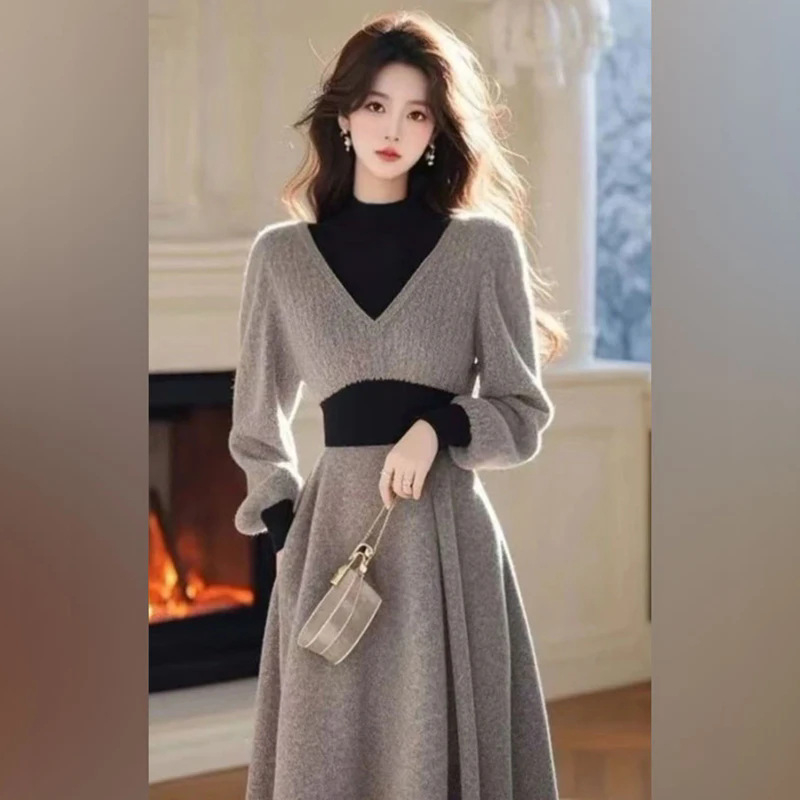 Haljina od poliester materijala s polo ovratnikom, A-linijski kroj, srednja duljina