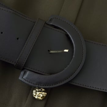 Midi šaty s patchworkovým vzorom a pruhmi, nepravidelná sukňa, okrúhly výstrih, dlhé rukávy, jeseň 2025