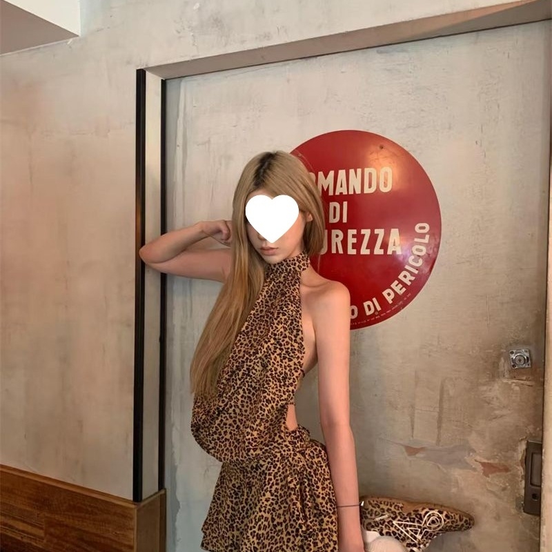 Haljina s otvorenim leđima, halter neck, bez rukava, leopard uzorak, kratka silueta
