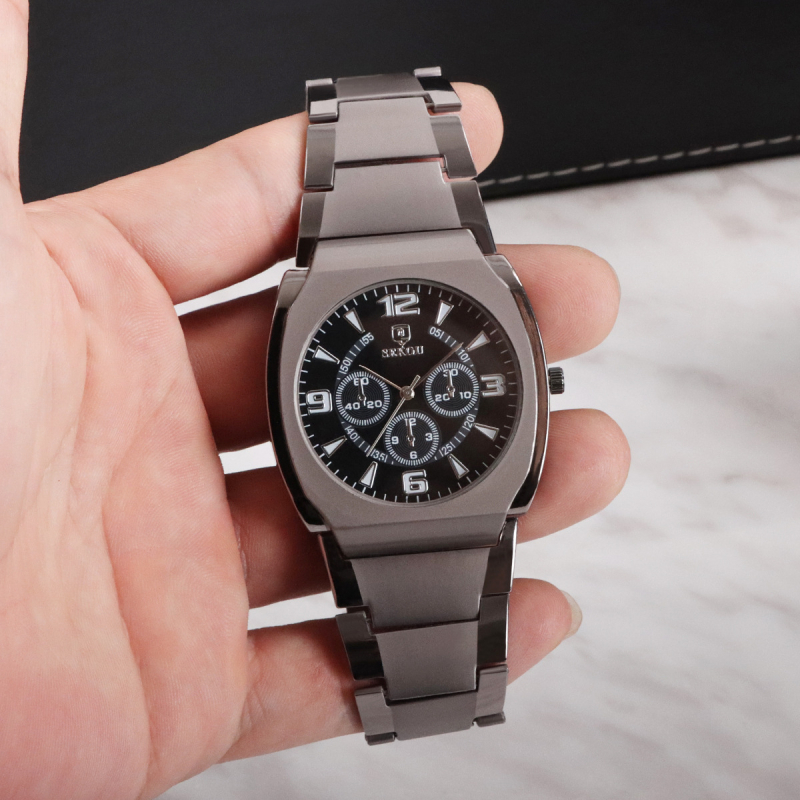 Kvarcni analogni sat, promjera 42 mm, kućište od legure, kaiš od legure, pokret modela 68