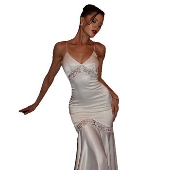 Haljina s V izrezom, čipkasti umetci i patchwork dizajn, visok pojas, duga haljina