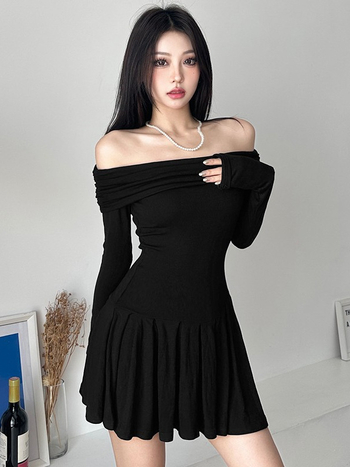 Haljina bez ramena, dugi rukavi, visok struk, plisirana kratka suknja; elastični poliester materijal; jesen 2024