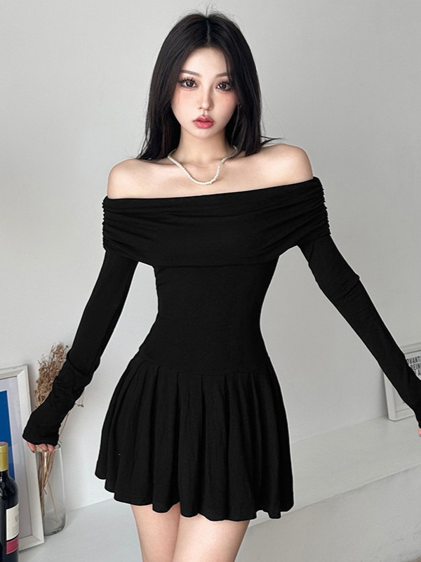 Haljina bez ramena, dugi rukavi, visok struk, plisirana kratka suknja; elastični poliester materijal; jesen 2024