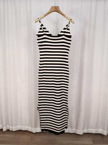 Haljina s prugama, tanke špagete naramenice, V-dekolte, visokim strukom, dugačka