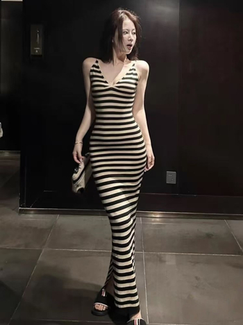 Haljina s prugama, tanke špagete naramenice, V-dekolte, visokim strukom, dugačka