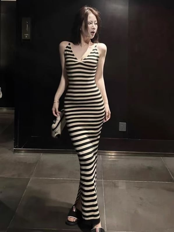 Haljina s prugama, tanke špagete naramenice, V-dekolte, visokim strukom, dugačka