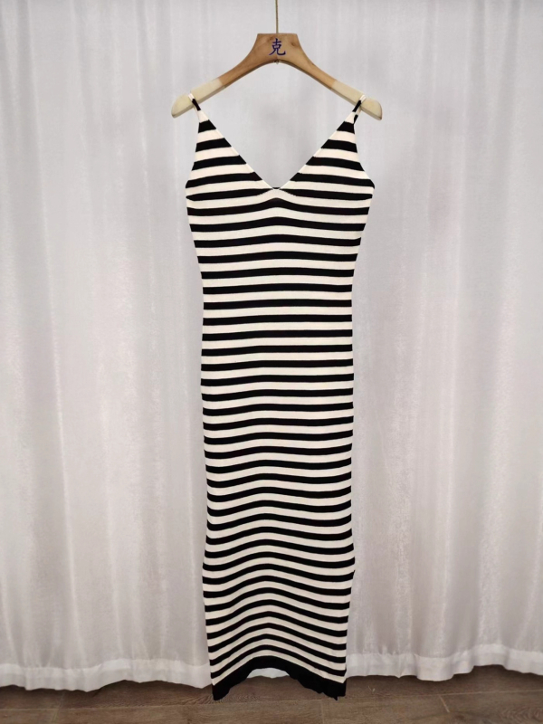 Haljina s prugama, tanke špagete naramenice, V-dekolte, visokim strukom, dugačka