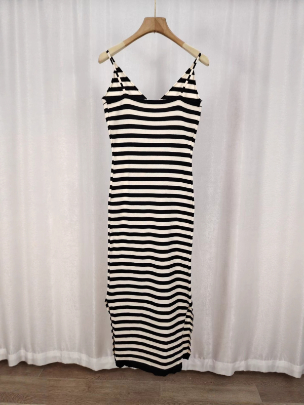 Haljina s prugama, tanke špagete naramenice, V-dekolte, visokim strukom, dugačka