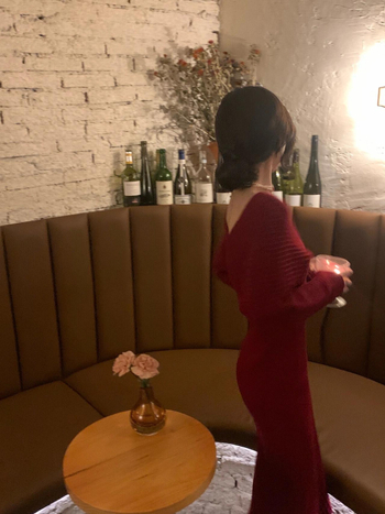 Πλεκτό φόρεμα, έμπνευση από Χέμπερν, γαλλικό ρετρό στιλ, λαιμό V, μακριά μανίκια, υψηλή μέση, μεσαίο μήκος, φθινόπωρο-χειμώνας