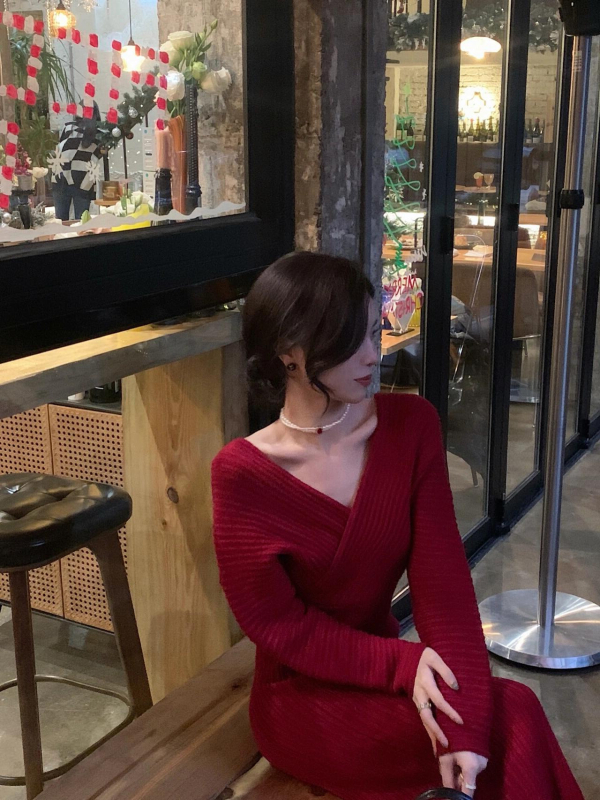 Πλεκτό φόρεμα, έμπνευση από Χέμπερν, γαλλικό ρετρό στιλ, λαιμό V, μακριά μανίκια, υψηλή μέση, μεσαίο μήκος, φθινόπωρο-χειμώνας