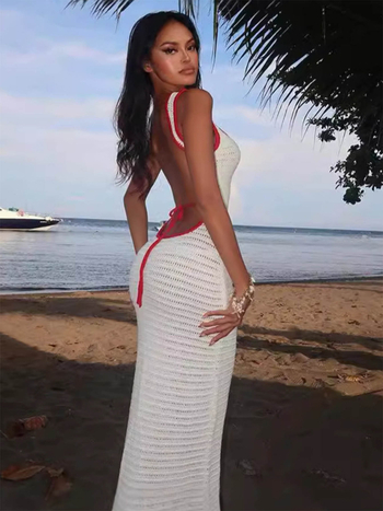 Haljina s halterom i otvorenim leđima, tijelo-prilegnog kroja, poliester materijal, uzorak biljaka i cvijeća