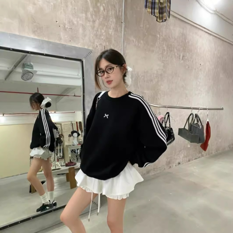 Sweatshirt s tri trake i vezom mašnicom, slobodan kroj, okrugli izrez, dugi rukavi, poliester, korejski ležerni stil, jesen 2024
