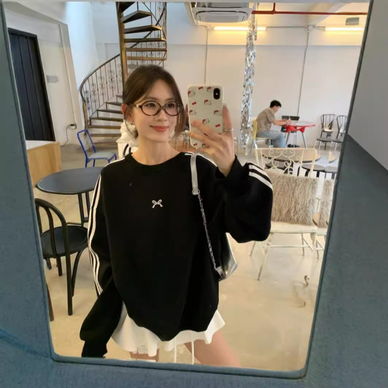 Sweatshirt s tri trake i vezom mašnicom, slobodan kroj, okrugli izrez, dugi rukavi, poliester, korejski ležerni stil, jesen 2024
