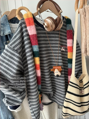 Ženski hoodie s kapuljom od mekanog pliša, vezeni motiv psa i prugasti uzorak, jesen-zima, udoban ležeran kroj