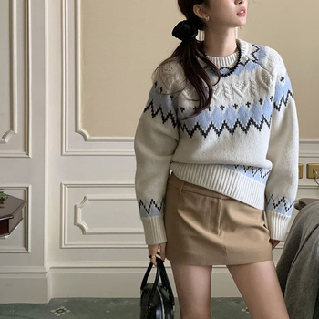 Pulover u korejskom stilu, gusta pletenina od vune, okrugli izrez, udoban kroj, dugi raglan rukavi, kabelasti cvjetni uzorak