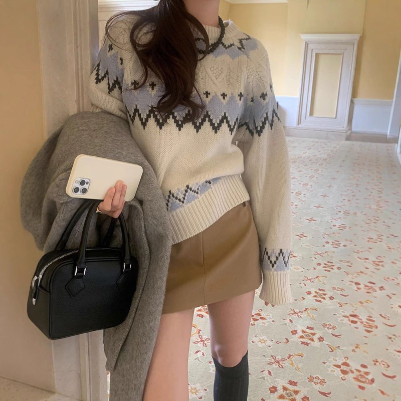 Pulover u korejskom stilu, gusta pletenina od vune, okrugli izrez, udoban kroj, dugi raglan rukavi, kabelasti cvjetni uzorak