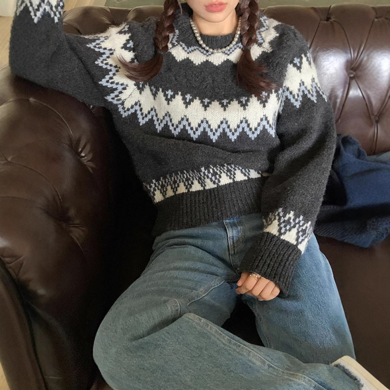 Pulover u korejskom stilu, gusta pletenina od vune, okrugli izrez, udoban kroj, dugi raglan rukavi, kabelasti cvjetni uzorak