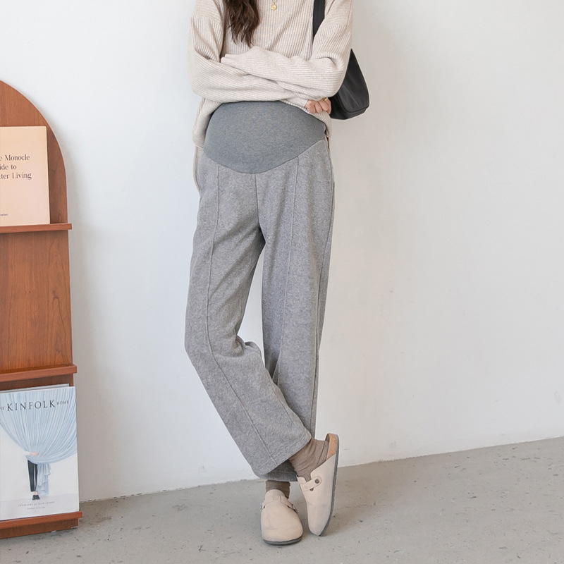 Nėščiųjų kelnės, vidurio juosta, laisvas tiesios formos, pilvo palaikymas, flisinė apdaila, rudens–žiema, poliesterio pluoštas su 80-90% elastano