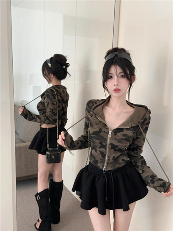 Κοντή καμουφλαρισμένη ζακέτα με κουκούλα, μακριές μανίκια