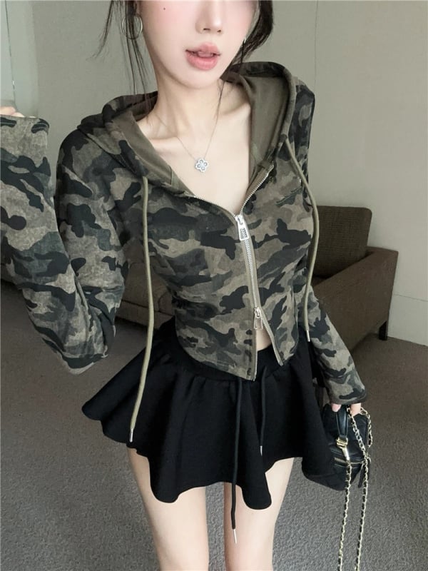 Κοντή καμουφλαρισμένη ζακέτα με κουκούλα, μακριές μανίκια