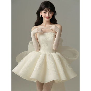 Вечерна рокля с А‑линия, горна част без презрамки, висока талия, полиестерен плат