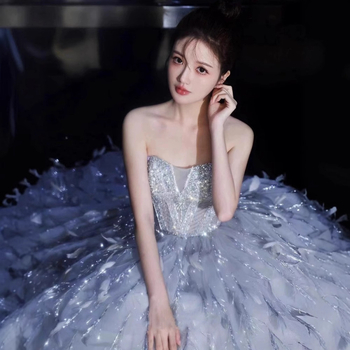 Бална рокля с пера, без презрамки, А‑линия, дълга пола, полиестер