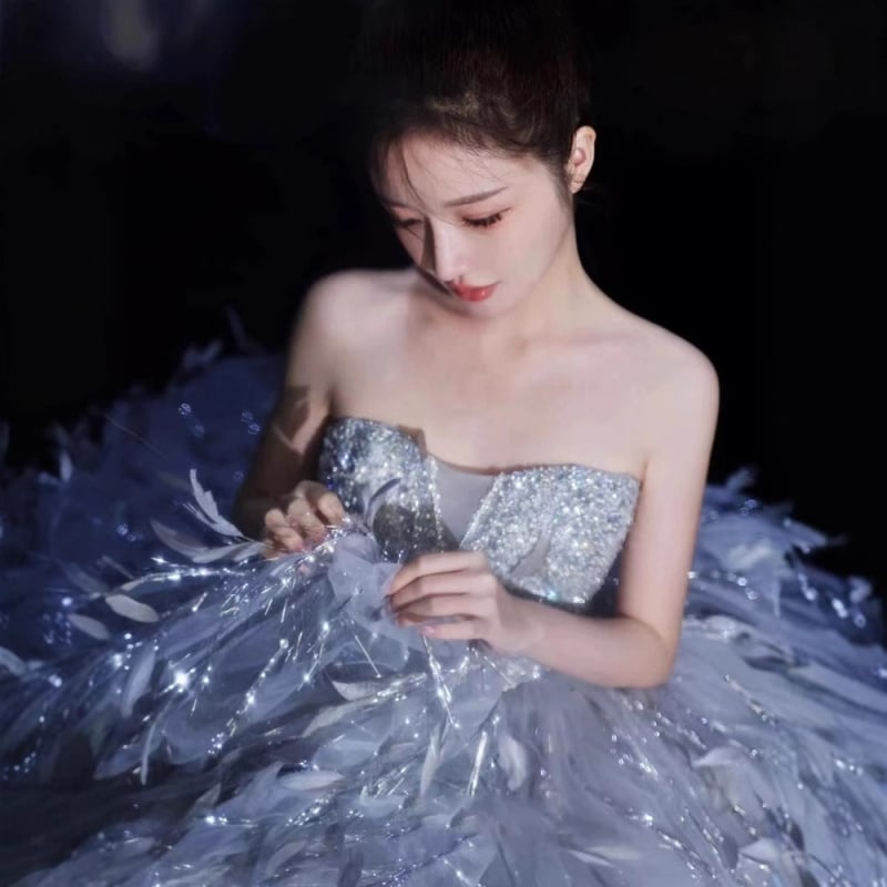 Бална рокля с пера, без презрамки, А‑линия, дълга пола, полиестер