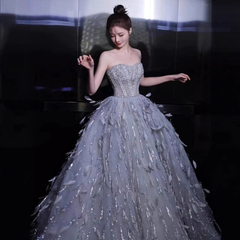 Бална рокля с пера, без презрамки, А‑линия, дълга пола, полиестер