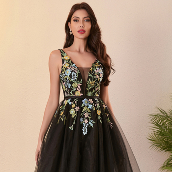 Garā balles kleita ar dziļu V-dekolti, izšūta mežģīne un tīkla audums, poliester