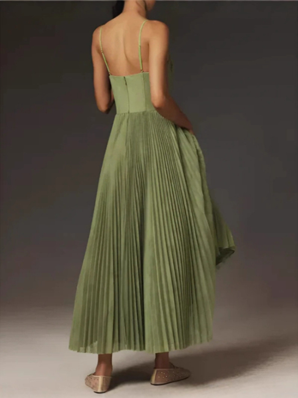 Estélyi ruha hát nélküli, mély V-nyakkal, hosszú ujjú, magas derékkal, midi hosszúságú pliszolt poliészterből