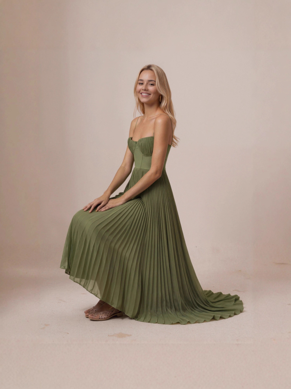 Estélyi ruha hát nélküli, mély V-nyakkal, hosszú ujjú, magas derékkal, midi hosszúságú pliszolt poliészterből