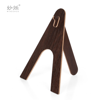 Стенно часовник – дървесен мотив, висящ монтаж със база и стойка