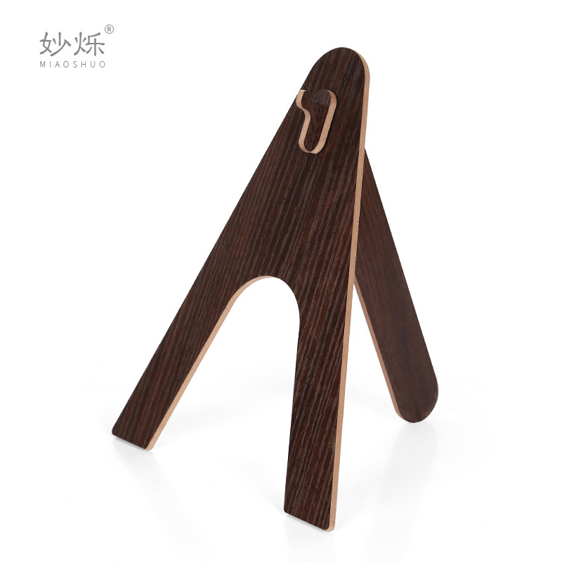 Стенно часовник – дървесен мотив, висящ монтаж със база и стойка