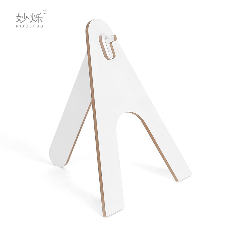 Стенно часовник – дървесен мотив, висящ монтаж със база и стойка