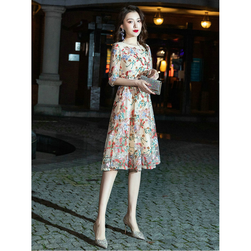 Женска вечерна рокля за банкет и бал — А‑линия, висока талия, половин ръкав, миди дължина, полиестерна смесена тъкан (70–80% полиестер, до 30% хлорирано влакно), пролет 2025