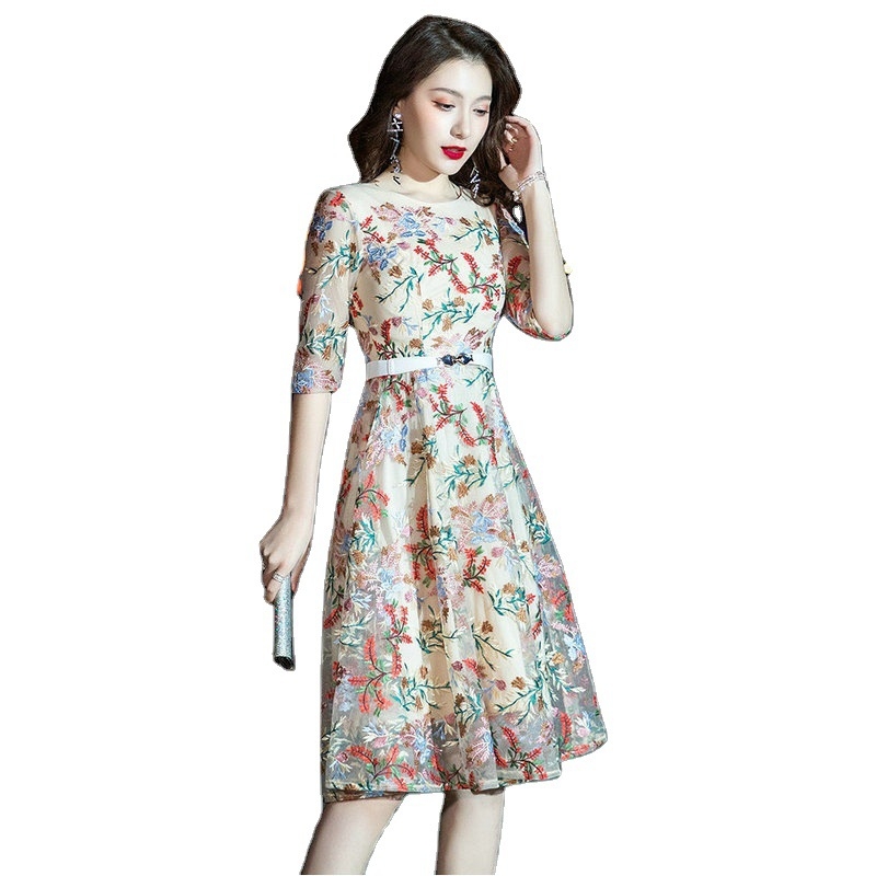 Женска вечерна рокля за банкет и бал — А‑линия, висока талия, половин ръкав, миди дължина, полиестерна смесена тъкан (70–80% полиестер, до 30% хлорирано влакно), пролет 2025