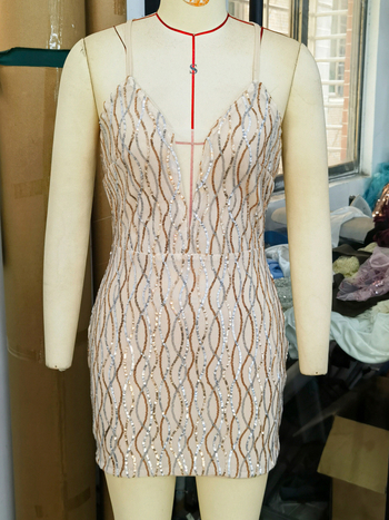 Haljina s pailetama na trakama, V izrez, bez rukava, geometrijski uzorak, poliester smjesa, kolagijsko šivanje