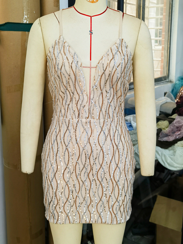 Haljina s pailetama na trakama, V izrez, bez rukava, geometrijski uzorak, poliester smjesa, kolagijsko šivanje