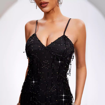 V-veida kakla izgriezums ar spīdumiem un aukliņām uz pleciem, poliestera audums, 50–70% poliestera saturs, vasara 2025, elegants, svaigs un salds stils