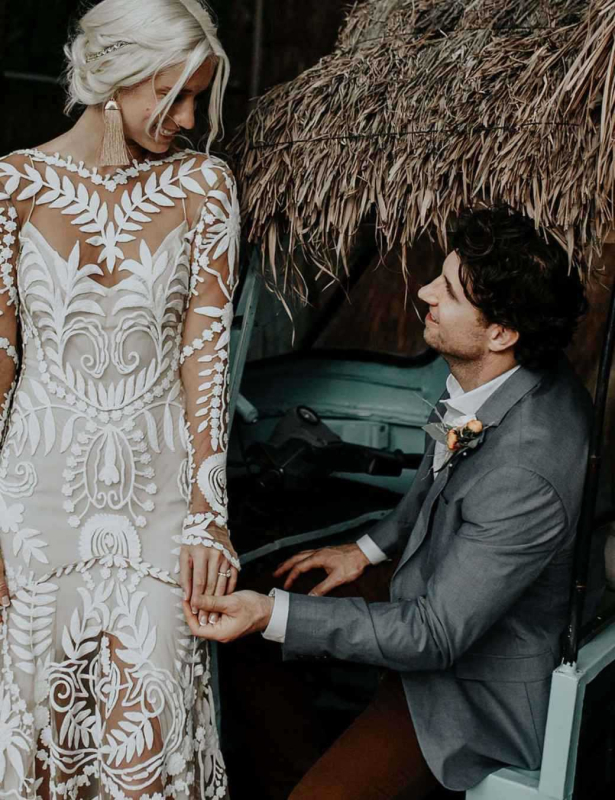 Сватбена вечерна рокля от полиестер, дълбоко V-образно деколте, дълги ръкави, дълга пола, къс шлейф