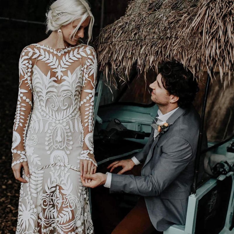 Сватбена вечерна рокля от полиестер, дълбоко V-образно деколте, дълги ръкави, дълга пола, къс шлейф