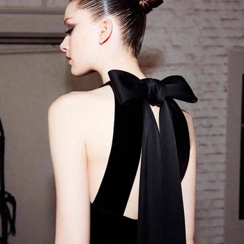 Večernja haljina s halterom, visokim strukom, bez rukava, duga suknja, A-linija silueta