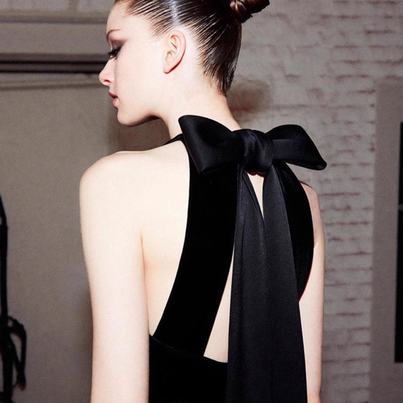 Večernja haljina s halterom, visokim strukom, bez rukava, duga suknja, A-linija silueta